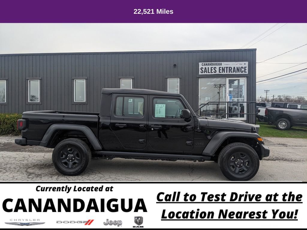 Used 2022 Jeep Gladiator Sport image 2