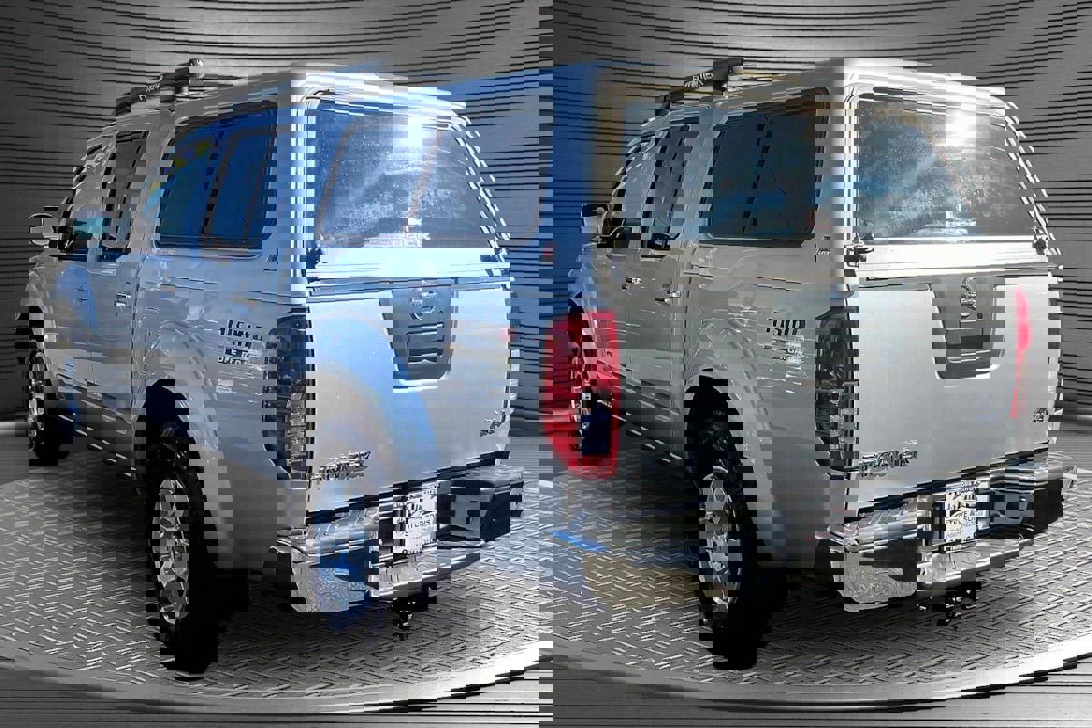 Used 2006 Nissan Frontier NISMO w/ (J01) Sunroof Pkg image 4