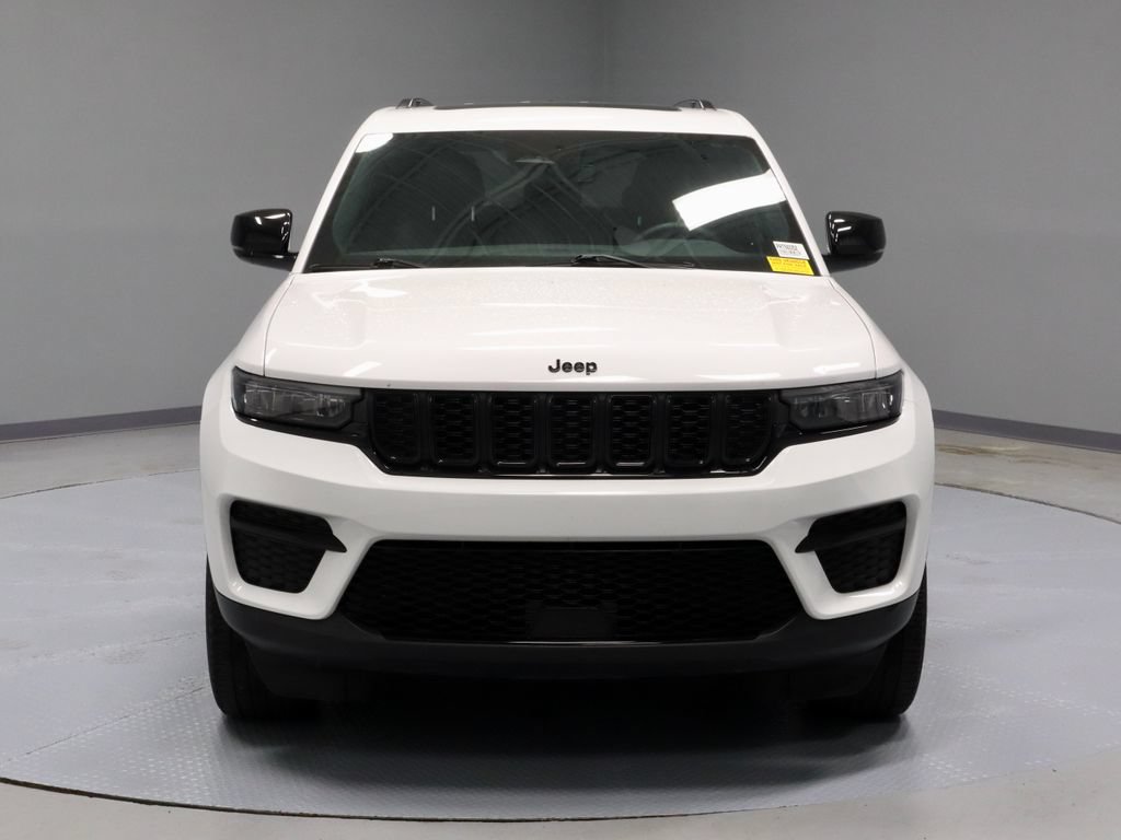 Used 2023 Jeep Grand Cherokee Altitude AWD/4WD image 7
