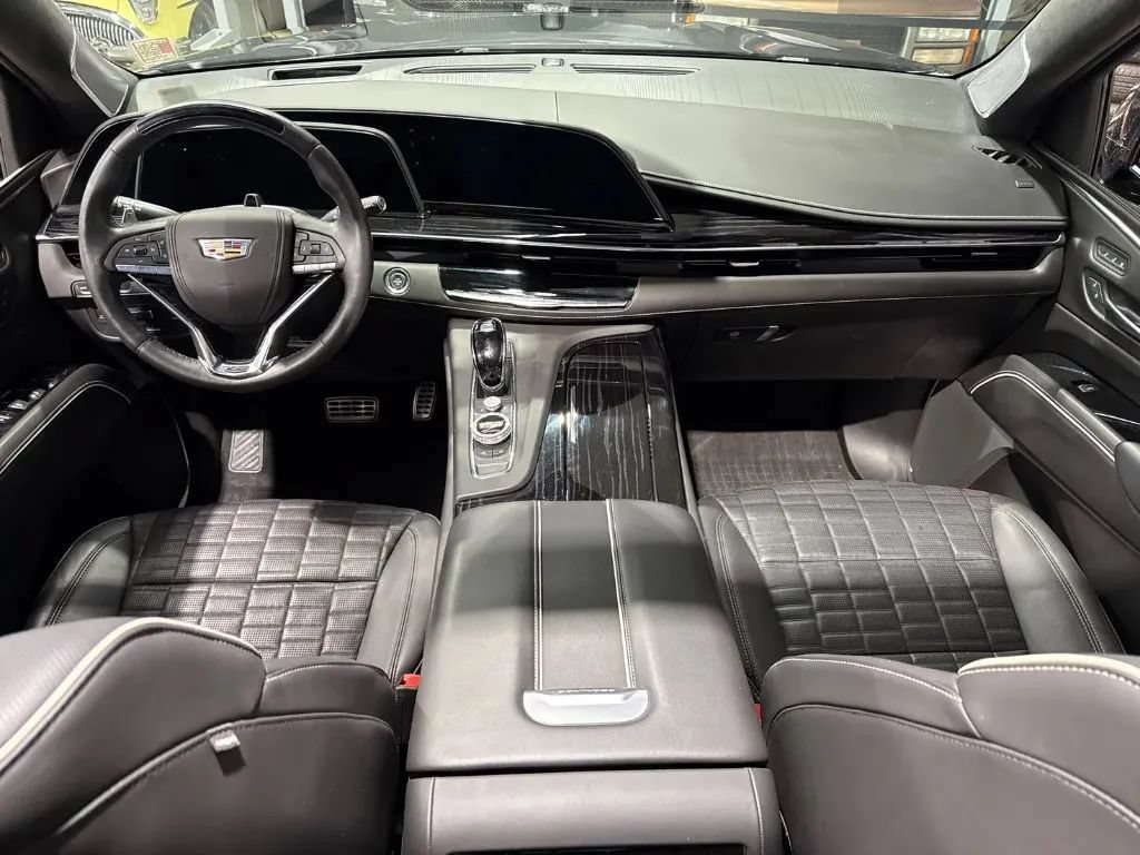 Used 2023 Cadillac Escalade ESV V AWD/4WD image 13