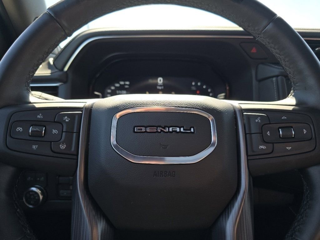 Used 2024 GMC Yukon Denali Ultimate AWD/4WD image 32