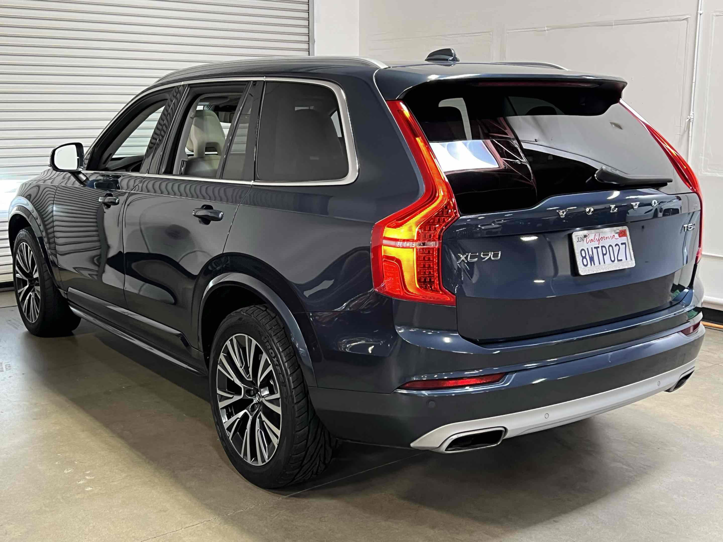Used 2021 Volvo XC90 T5 Momentum AWD/4WD image 4