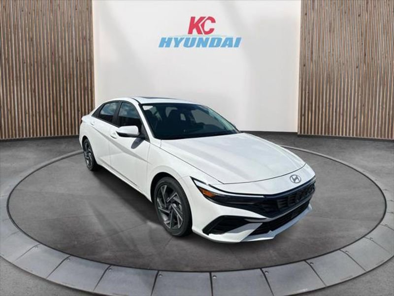 New 2025 Hyundai Elantra Limited image 6