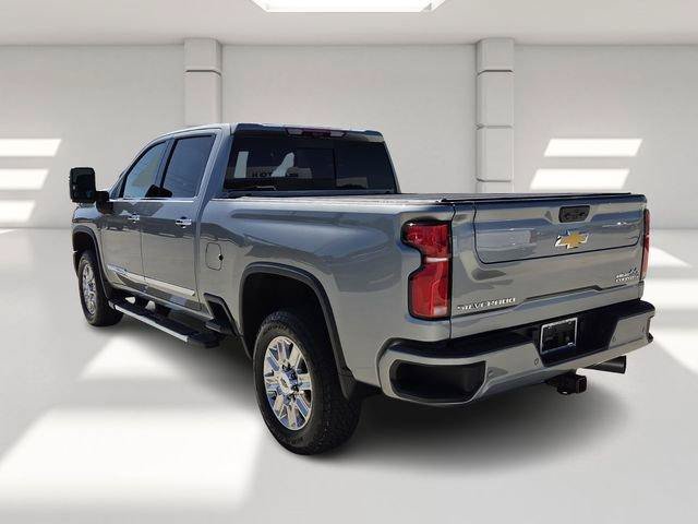 Used 2025 Chevrolet Silverado 2500 High Country w/ Technology Package AWD/4WD image 3