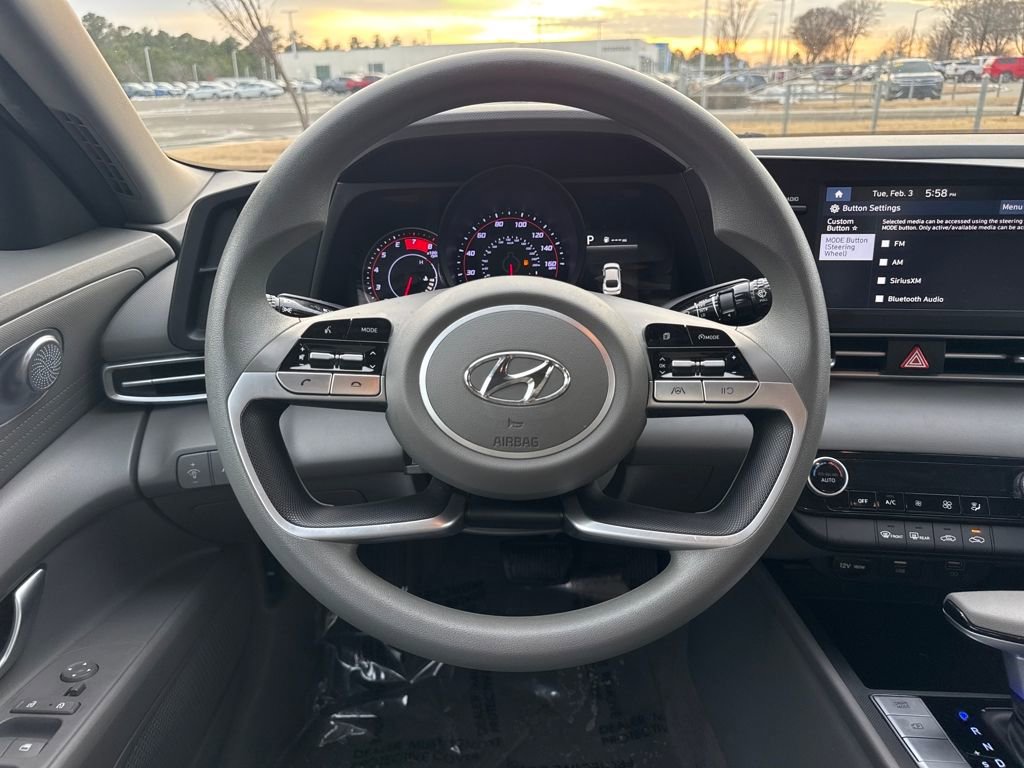 Used 2023 Hyundai Elantra SEL image 18