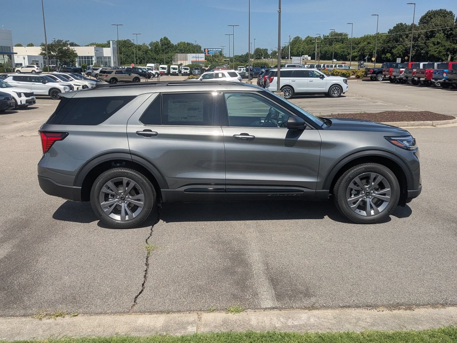 New 2026 Ford Explorer Active w/ Active Comfort Package AWD/4WD image 2