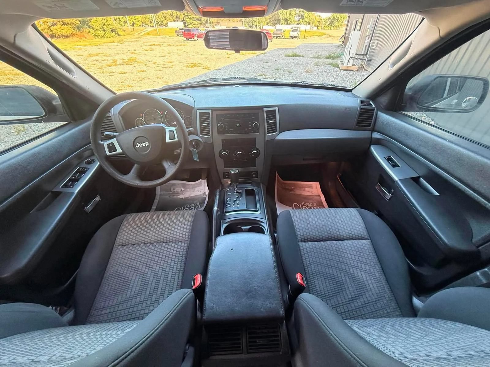 Used 2010 Jeep Grand Cherokee Laredo AWD/4WD image 11