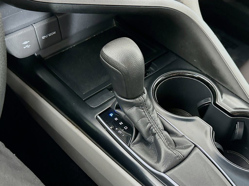 Used 2018 Toyota Camry L image 19