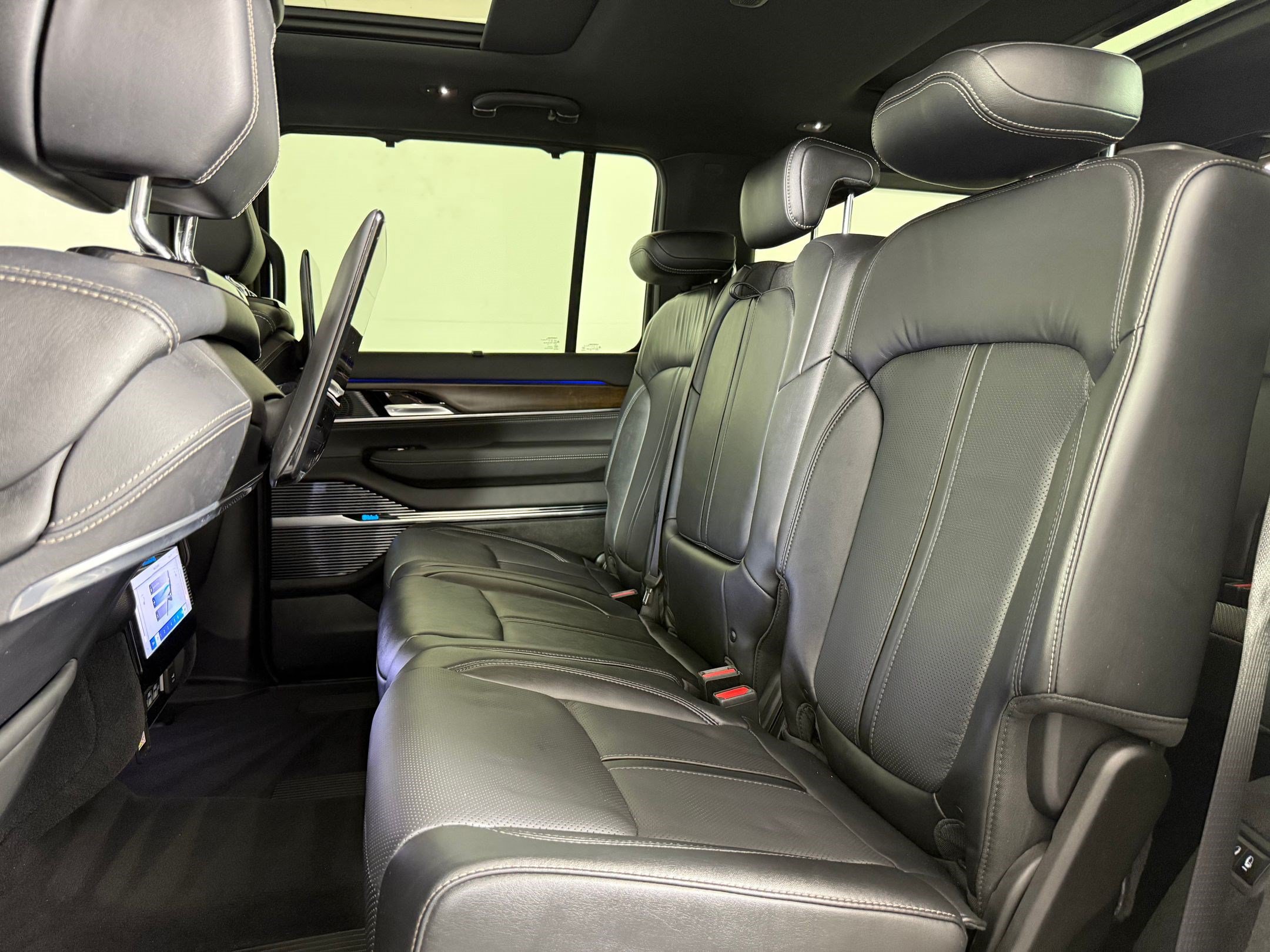 Used 2022 Jeep Grand Wagoneer Series I w/ Rear Seat Video Group 1 AWD/4WD image 13
