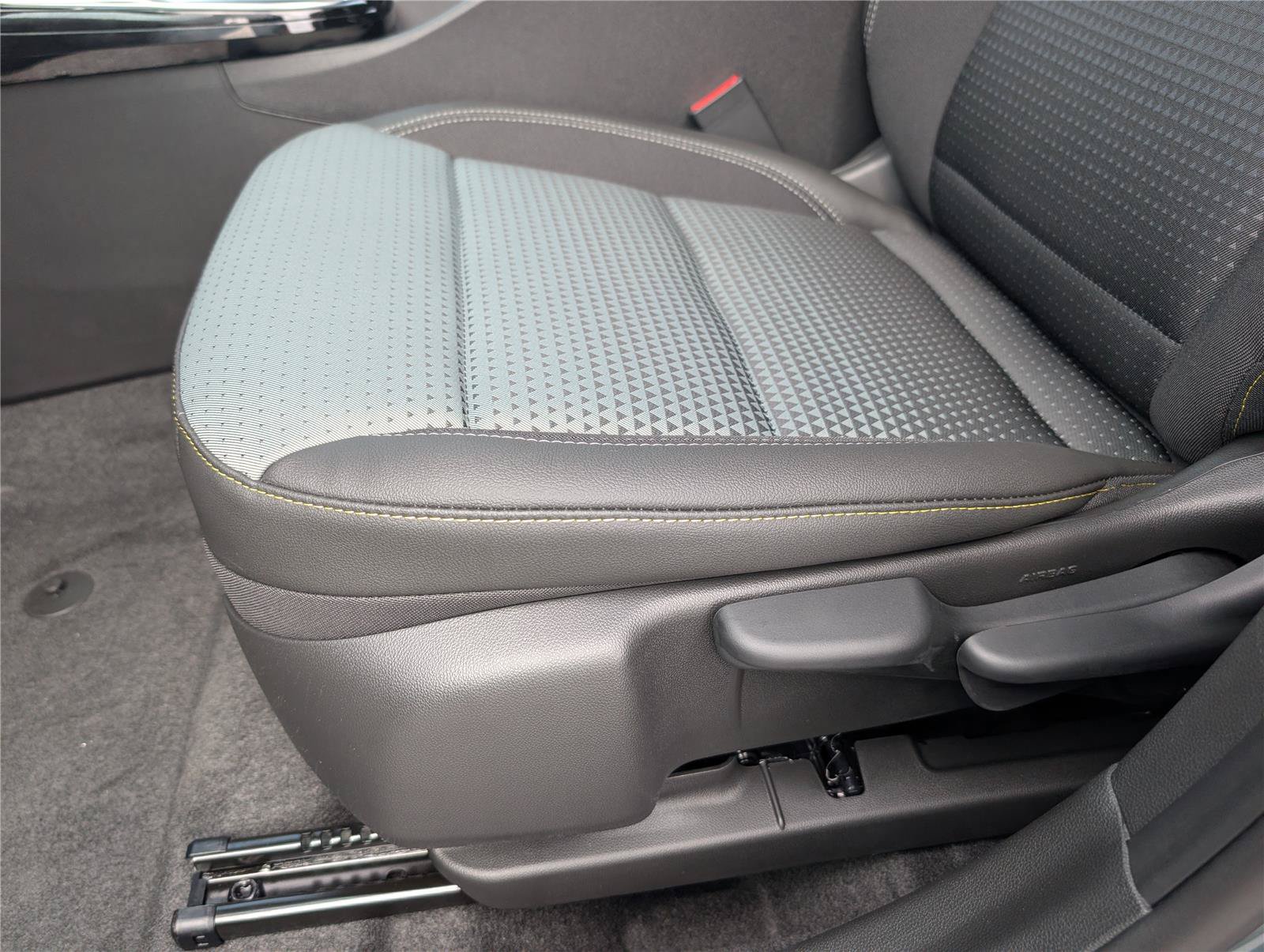 New 2026 Chevrolet Trax LT w/ Sunroof Package FWD image 17