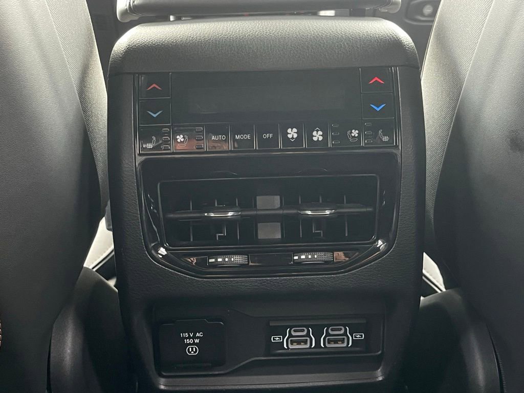 Used 2023 Jeep Grand Cherokee Summit AWD/4WD image 44