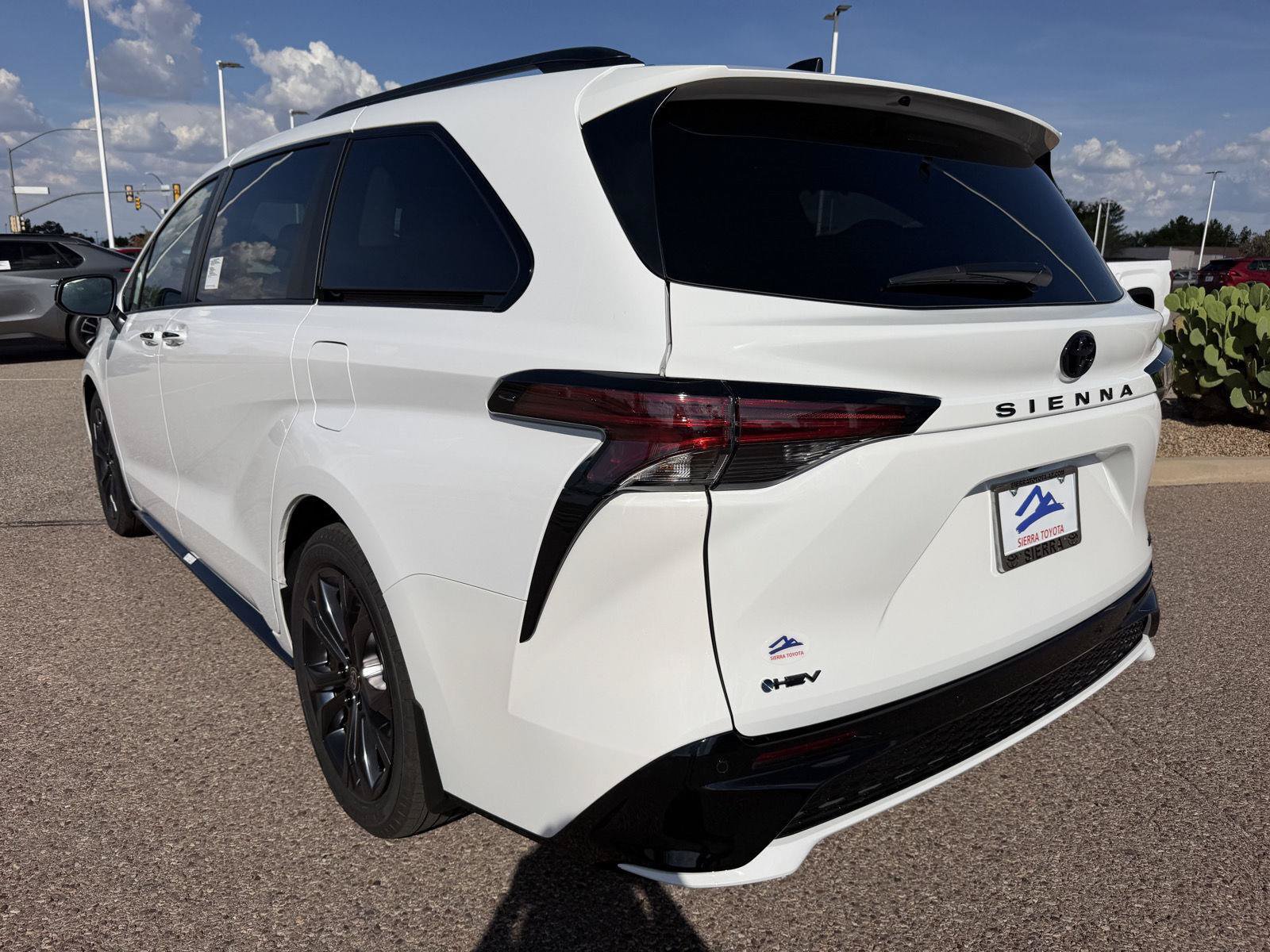 New 2026 Toyota Sienna XSE FWD image 3