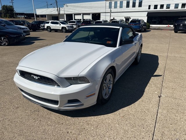Used 2014 Ford Mustang Convertible image 1