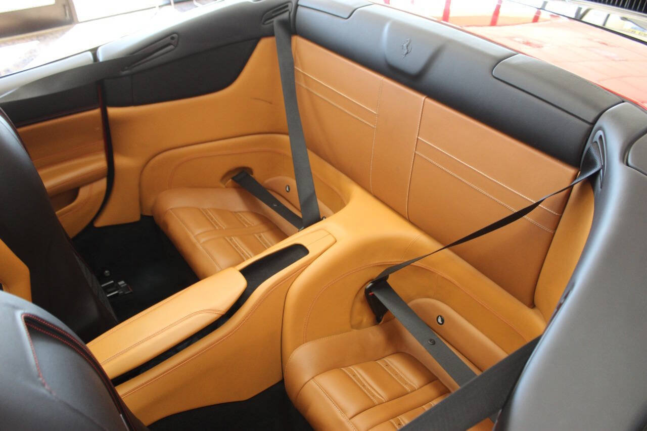 Used 2016 Ferrari California T RWD image 23