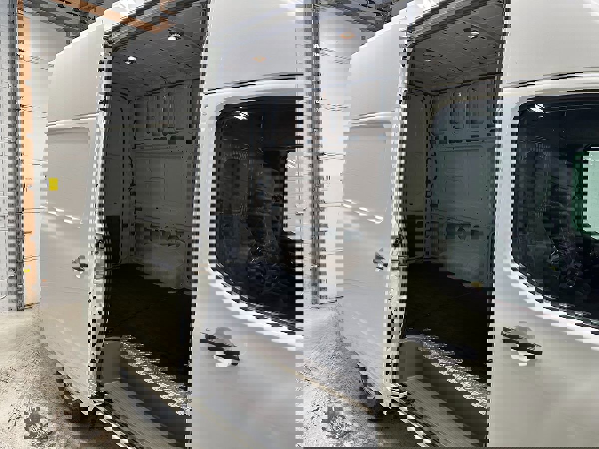 Used 2021 Nissan NV 2500 S image 10