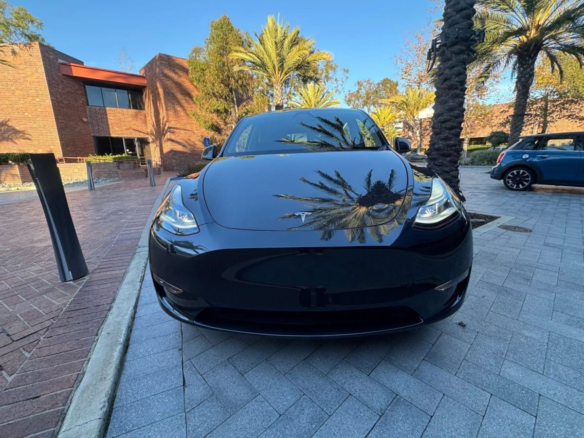 Used 2023 Tesla Model Y Long Range AWD/4WD image 2