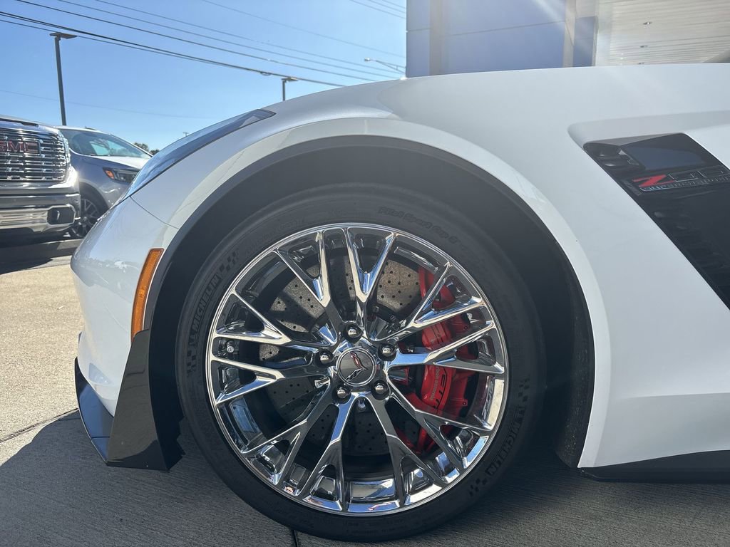 Used 2015 Chevrolet Corvette Z06 w/ 3LZ Preferred Equipment Group image 16