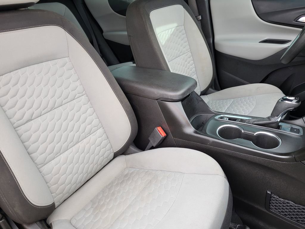 Used 2018 Chevrolet Equinox LS image 4