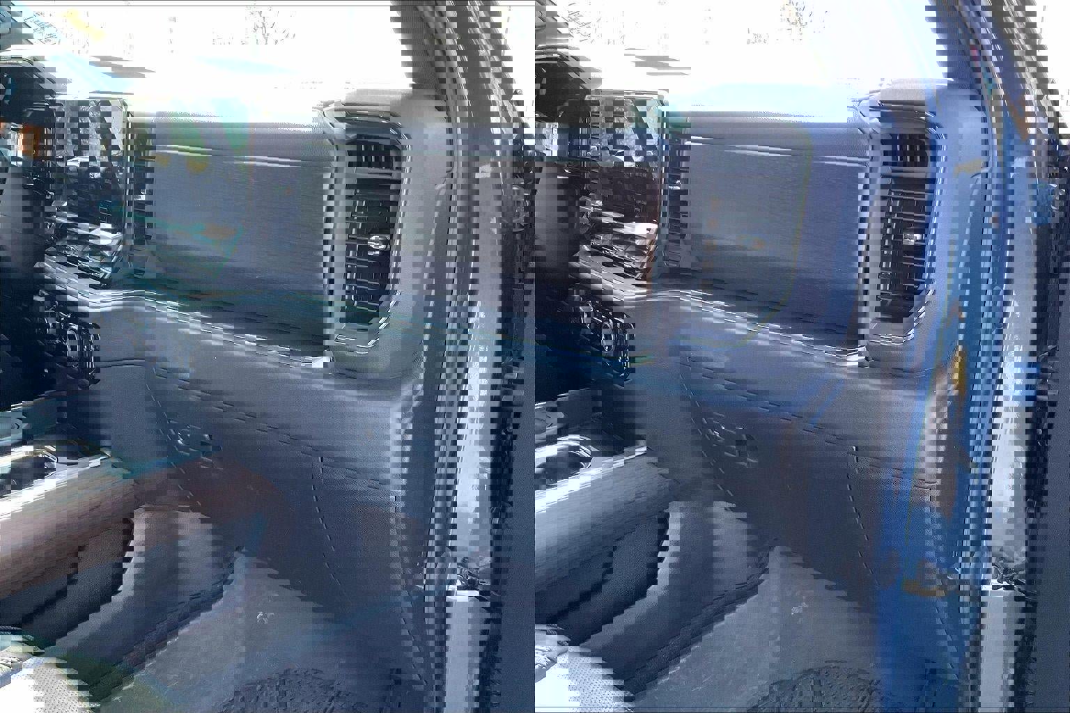 Used 2024 Chevrolet Silverado 1500 High Country image 17