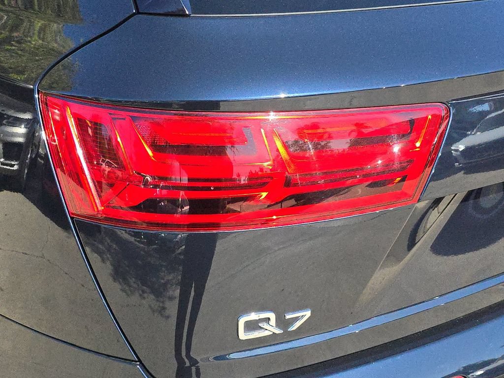 Used 2018 Audi Q7 3.0T Premium AWD/4WD image 38