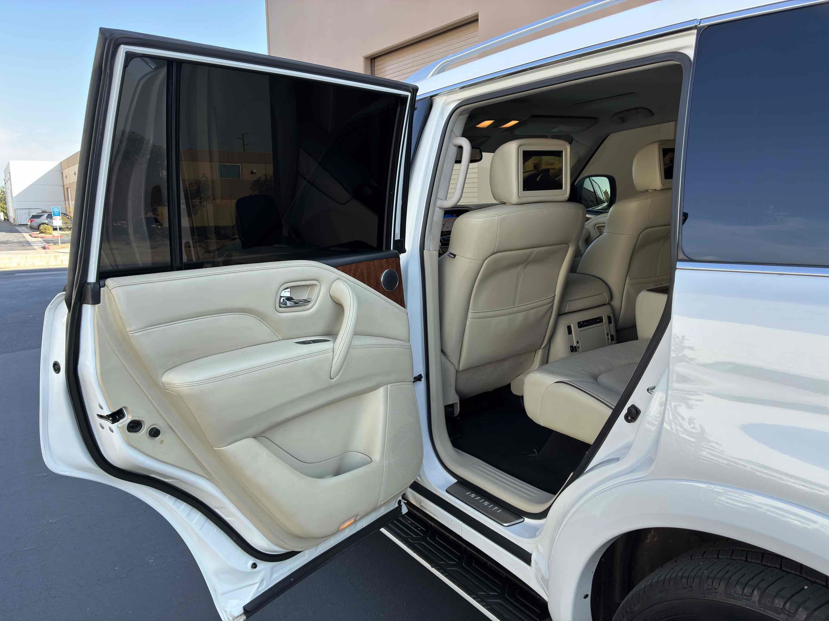Used 2018 INFINITI QX80 4WD w/ Driver Assistance Package image 54