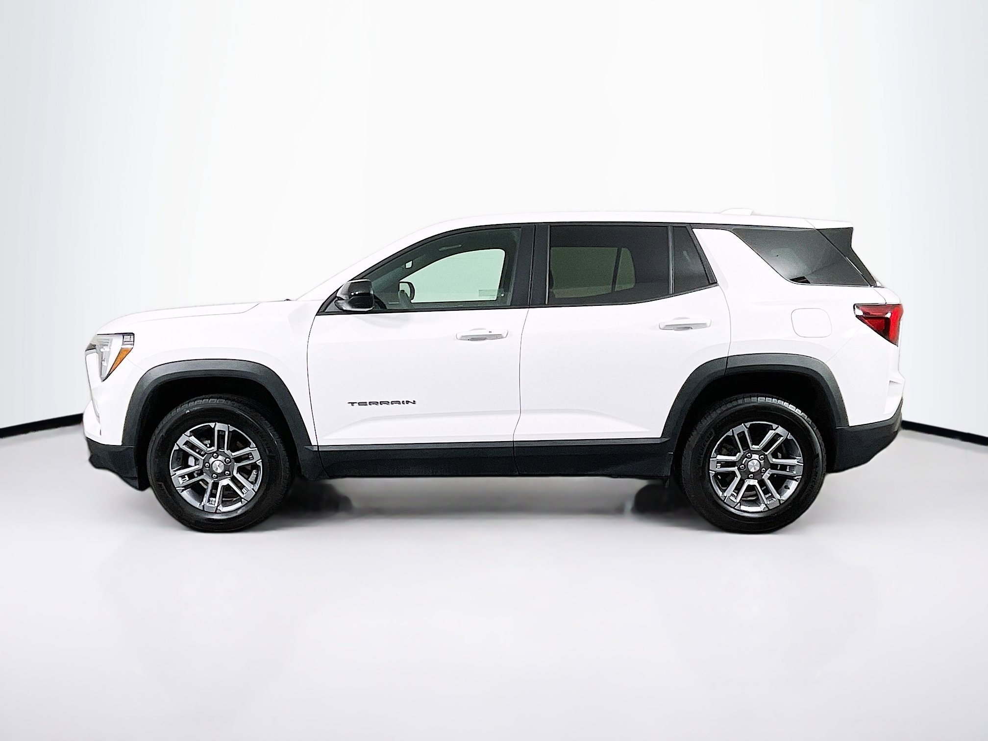 Used 2025 GMC Terrain Elevation image 4