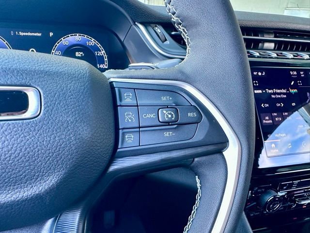 New 2025 Jeep Grand Cherokee L Laredo image 27