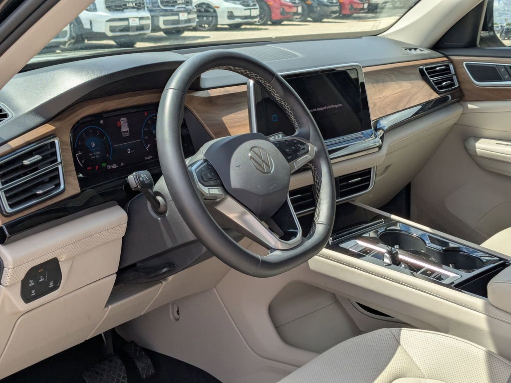Used 2025 Volkswagen Atlas SE FWD image 14