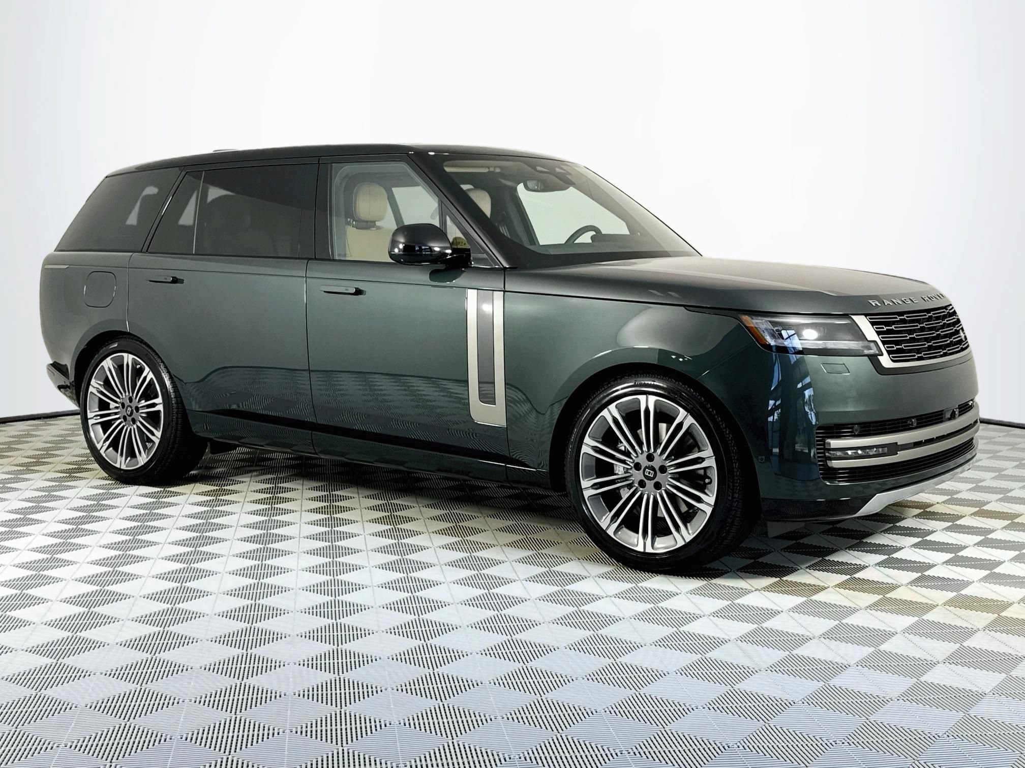 New 2027 Land Rover Range Rover Long Wheelbase SE AWD/4WD image 3