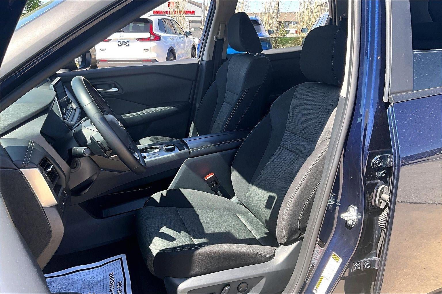 Used 2025 Nissan Rogue SV AWD/4WD image 21