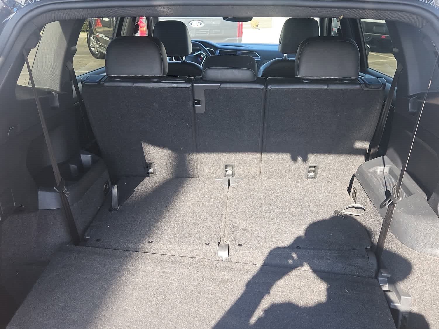 Used 2022 Volkswagen Tiguan SE R-Line image 10