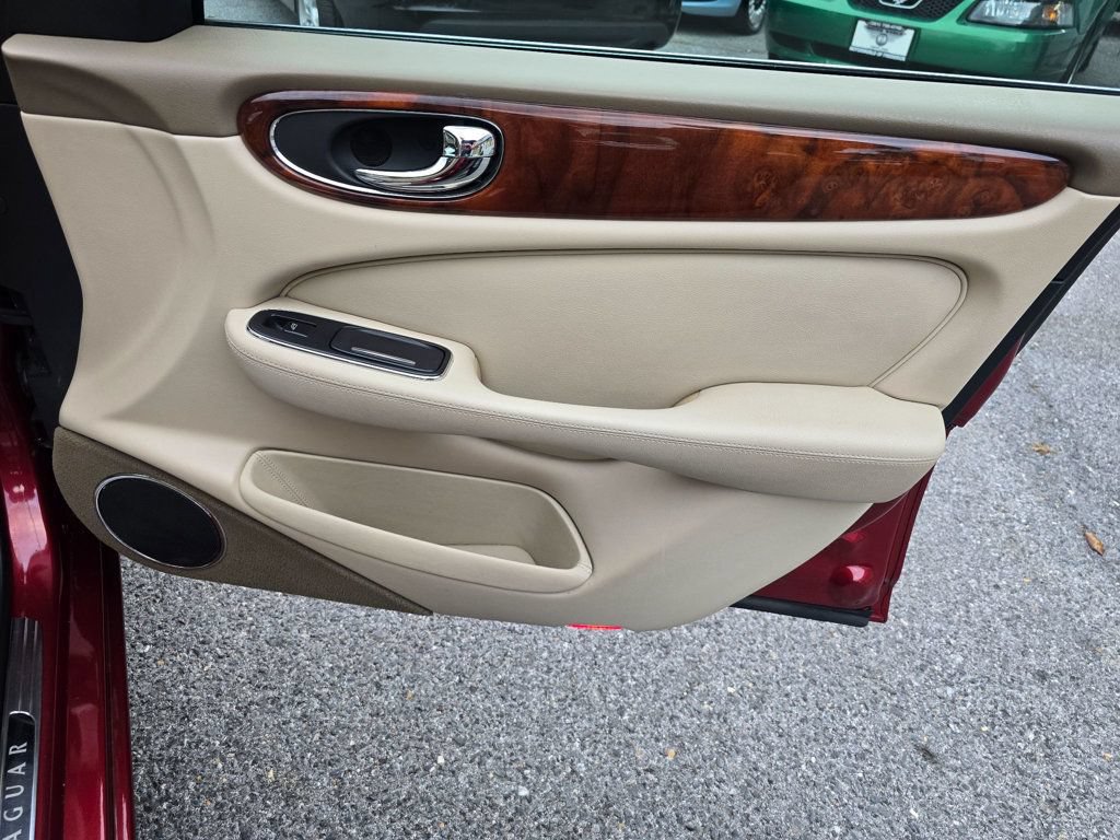 Used 2004 Jaguar XJ8 RWD image 19