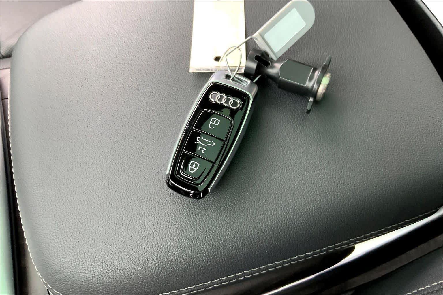 Used 2023 Audi Q8 Prestige w/ Prestige Package AWD/4WD image 14