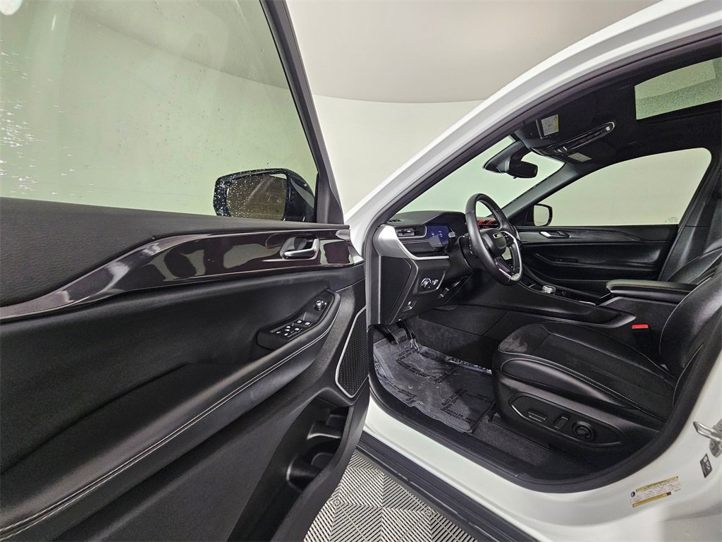 Used 2022 Jeep Grand Cherokee L Laredo image 23