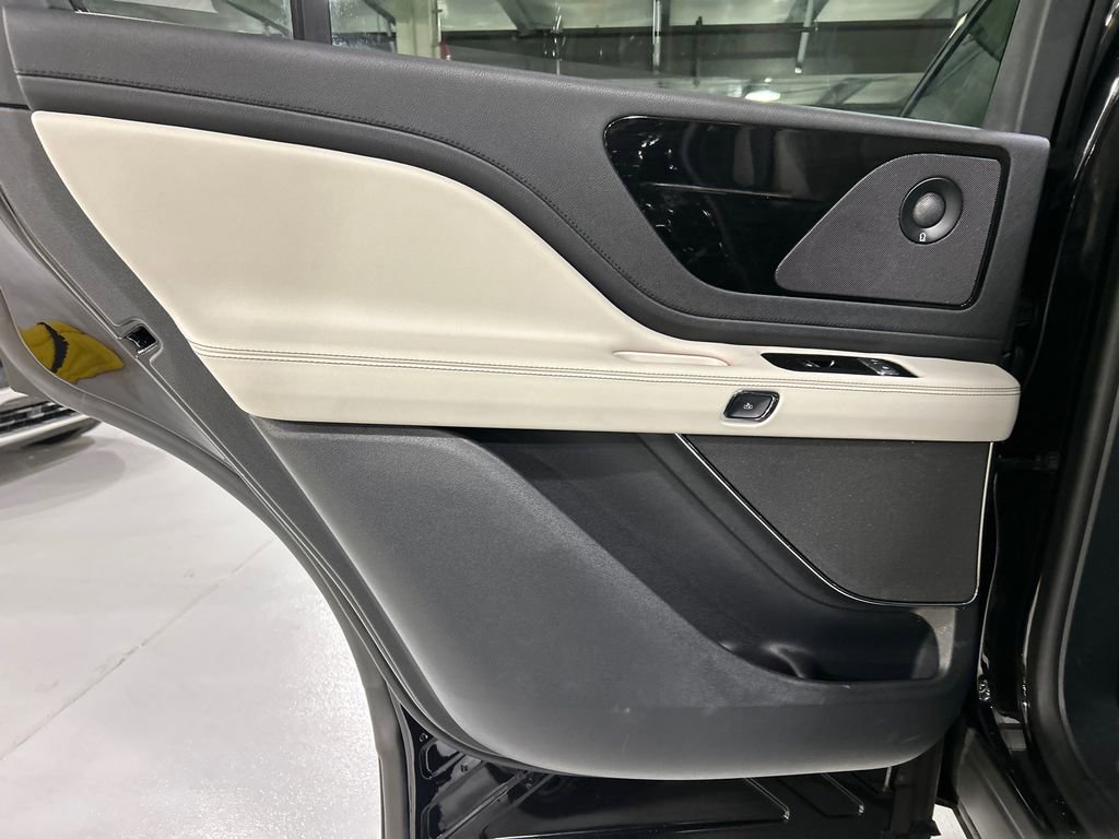 Used 2026 Lincoln Aviator Reserve w/ Illumination Package image 22