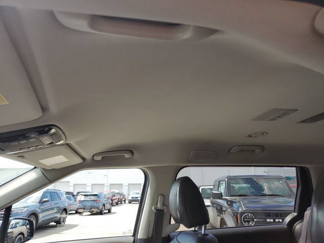 Used 2022 Kia Carnival LX FWD image 19