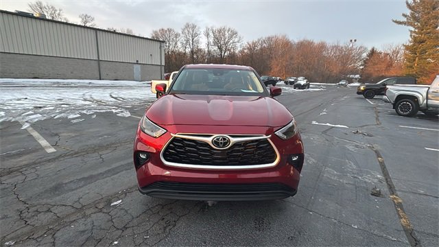 Used 2024 Toyota Highlander LE image 9