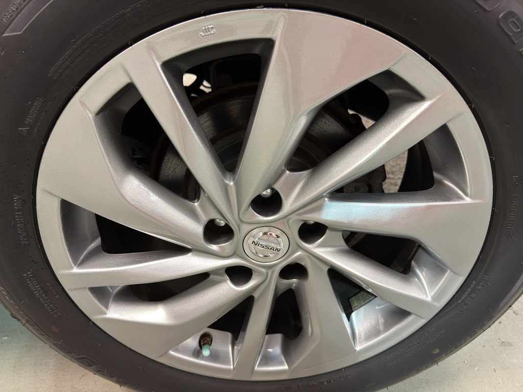 Used 2014 Nissan Rogue SL w/ SL Premium Package image 36