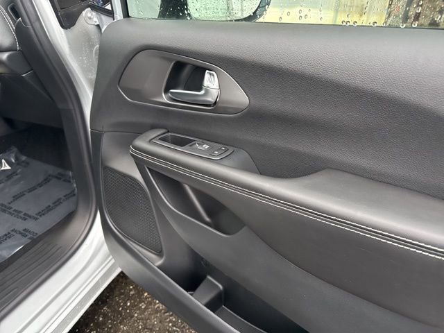 New 2026 Chrysler Pacifica Select w/ S Appearance Package image 10