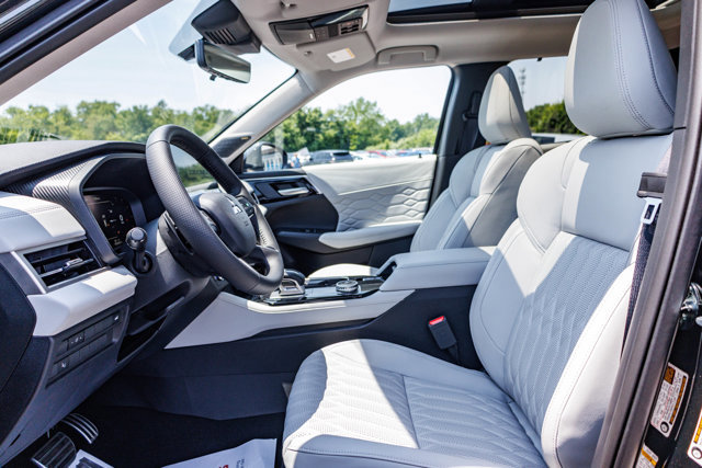 New 2025 Mitsubishi Outlander AWD image 14