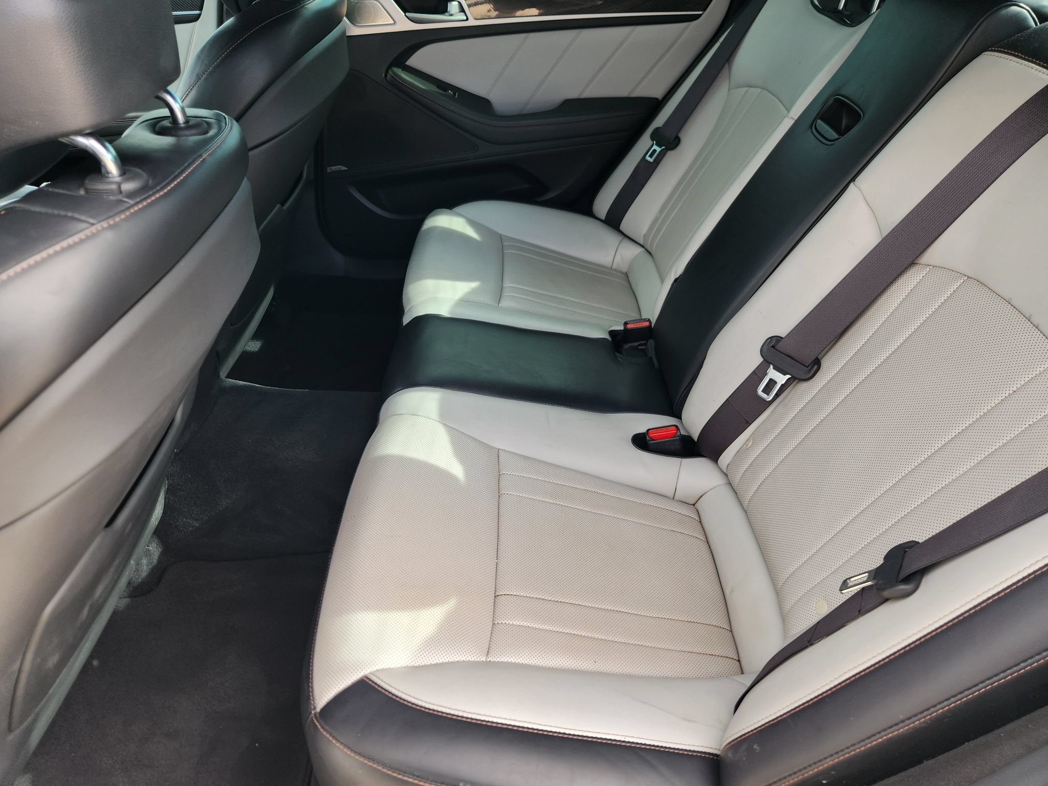 Used 2018 Genesis G80 3.3T Sport RWD image 32