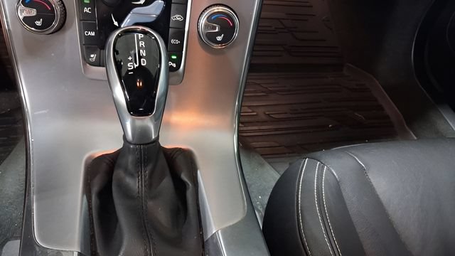 Used 2018 Volvo V60 T5 Dynamic w/ Vision Package FWD image 32
