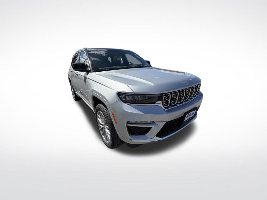 Used 2022 Jeep Grand Cherokee Summit w/ Advanced Protech Group IV AWD/4WD image 8
