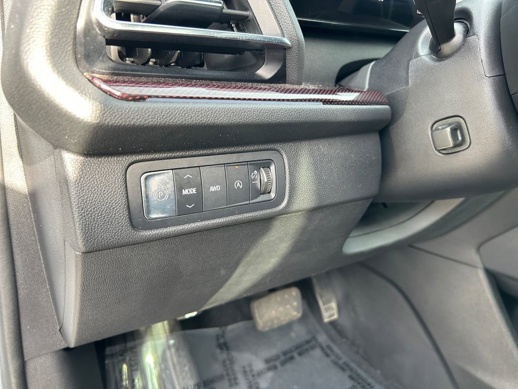 Used 2024 Chevrolet Traverse RS image 21