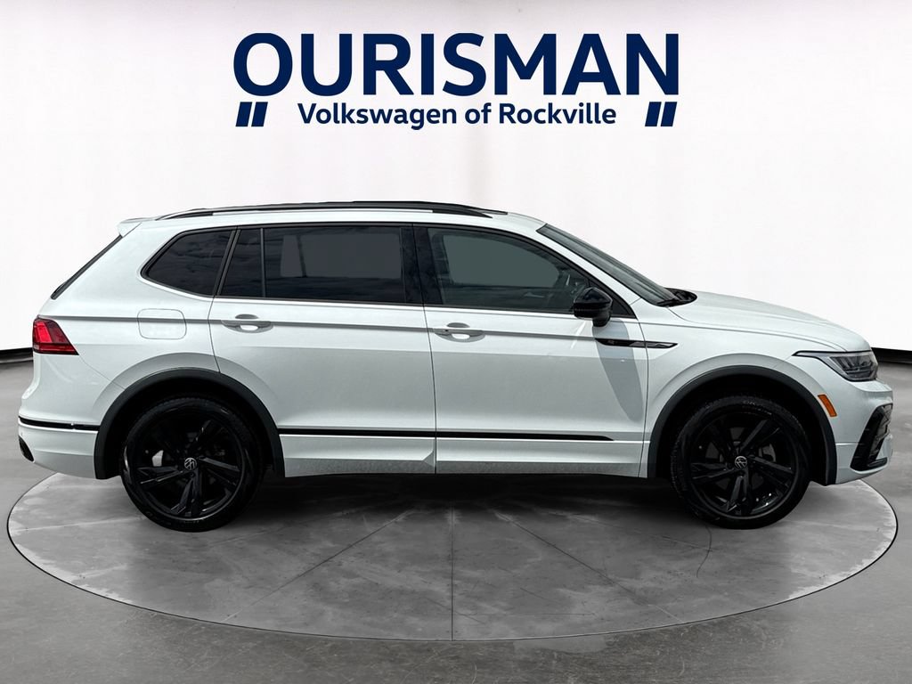 Used 2024 Volkswagen Tiguan SE R-Line AWD/4WD image 7