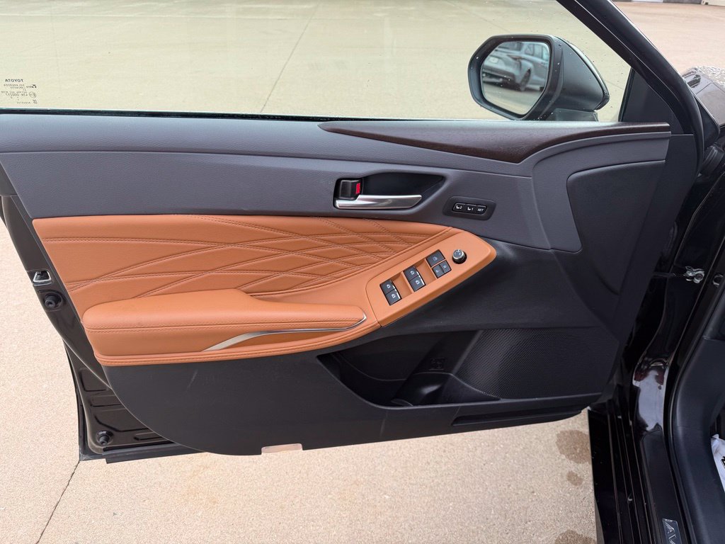 Certified 2020 Toyota Avalon Limited w/ Advanced Safety Package FWD image 9