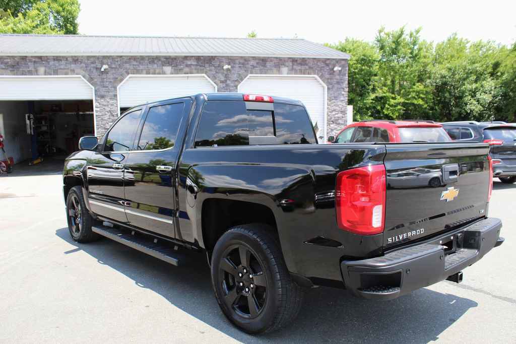 Used 2018 Chevrolet Silverado 1500 LTZ Z71 w/ LTZ Plus Package AWD/4WD image 11