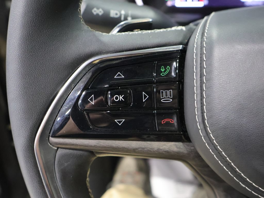 Used 2023 Jeep Grand Cherokee L Overland w/ Luxury Tech Group IV AWD/4WD image 34