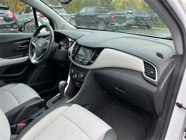 Used 2022 Chevrolet Trax LT w/ LT Convenience Package image 26