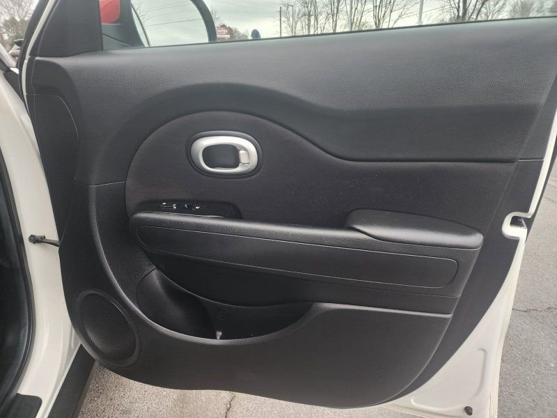 Used 2016 Kia Soul + w/ Designer's Package image 7